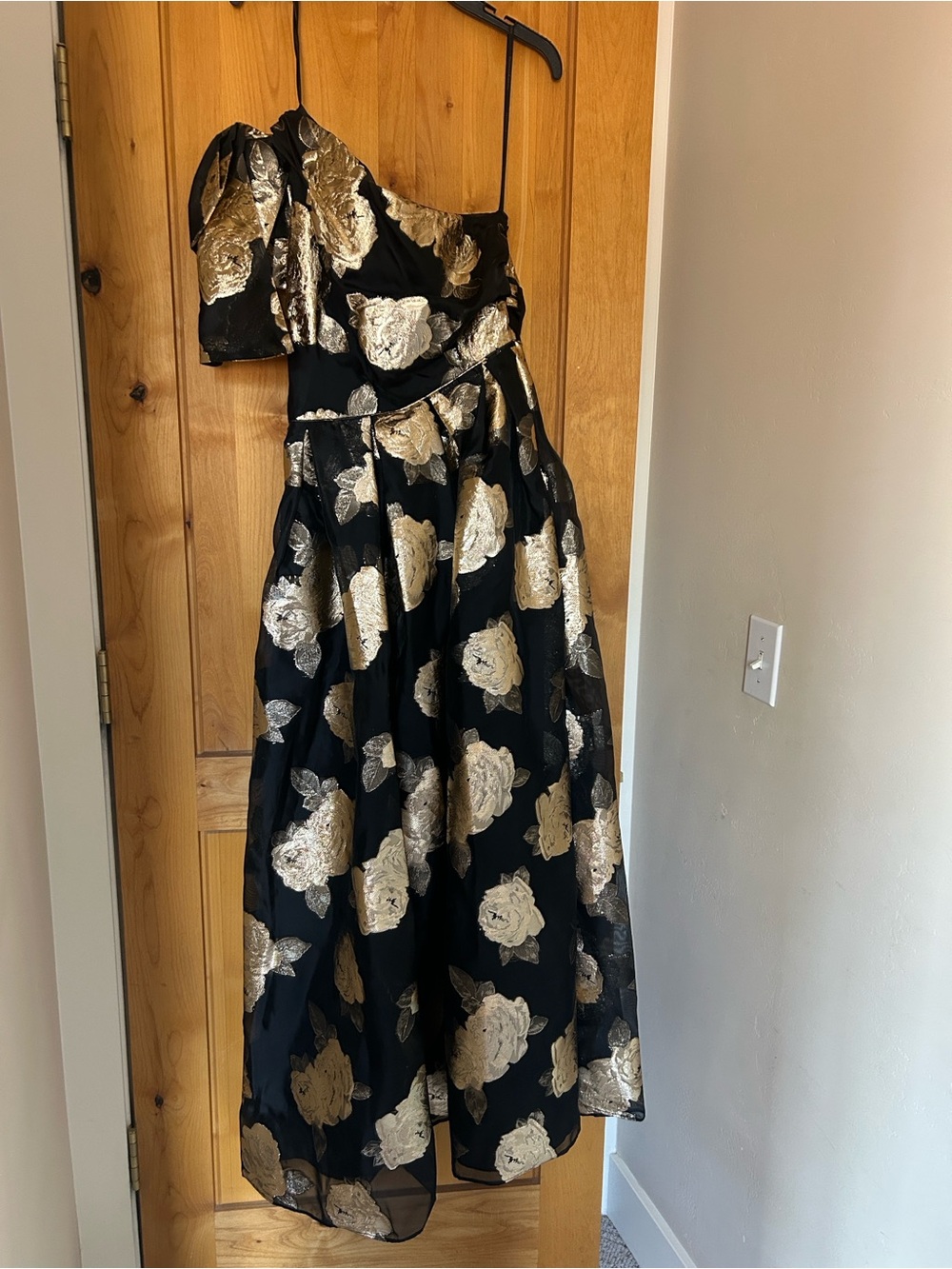 Donna Karan Black and Gold One-Shoulder Floral Gown - Picture 4 of 5